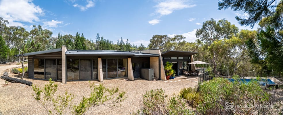 Click to view all images 227 Alma Road Beechworth VIC 3747 - Image 3