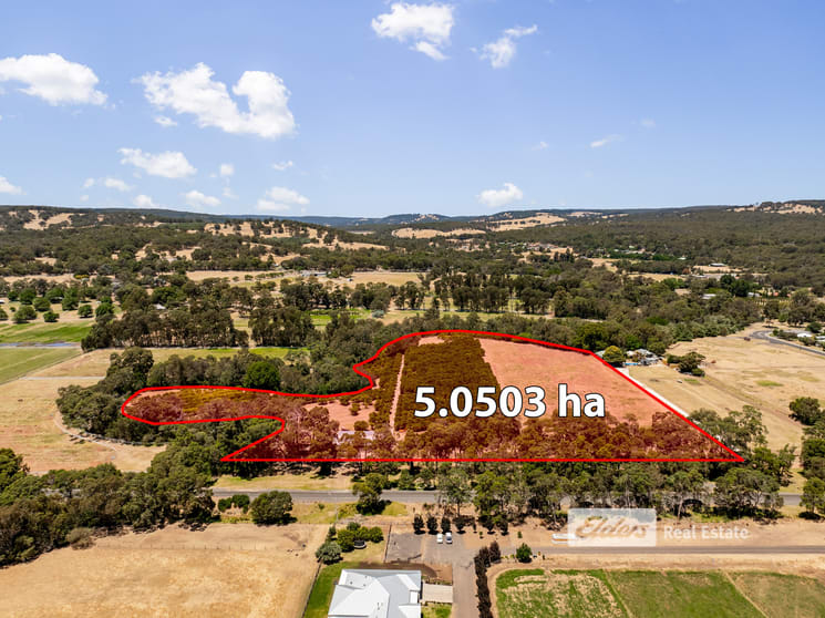 Click to view all images 26 Calder Grove Harvey WA 6220 - Image 3