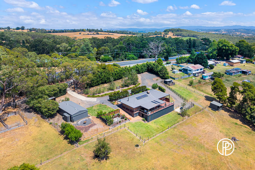 Click to view all images 1809 Warburton Highway Woori Yallock VIC 3139 - Image 2