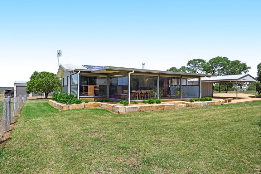 Click to view all images 7 L Mauchs Road Yangan QLD 4371 - Image 3