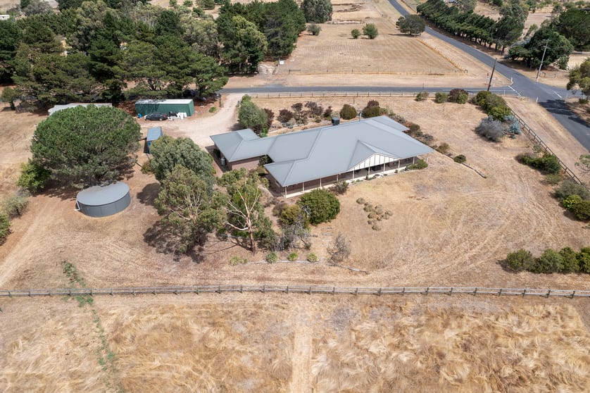 Click to view all images 110 Third Avenue Eden Park VIC 3757 - Image 2