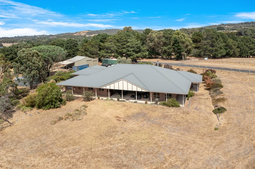 Click to view all images 110 Third Avenue Eden Park VIC 3757 - Image 3