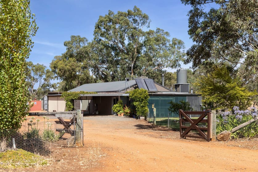Click to view all images 611 Brownes Lane Axedale VIC 3551 - Image 2