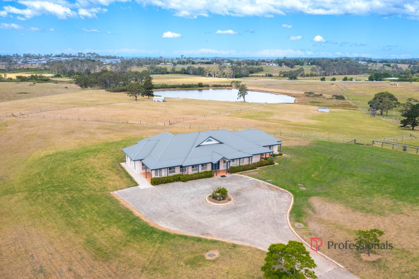 Click to view all images 91 Daley Close The Oaks NSW 2570 - Image 2