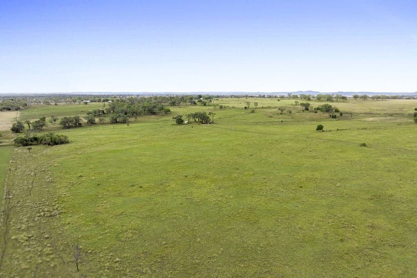 Click to view all images 2351 Toowoomba Cecil Plains Road Aubigny QLD 4401 - Image 3