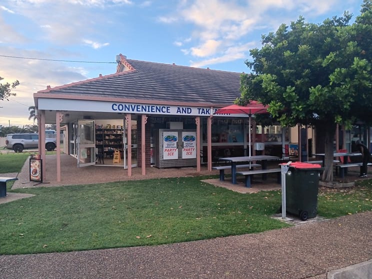 Click to view all images Shop 2/102 Woongarra Scenic Drive Bundaberg QLD 4670 - Image 3
