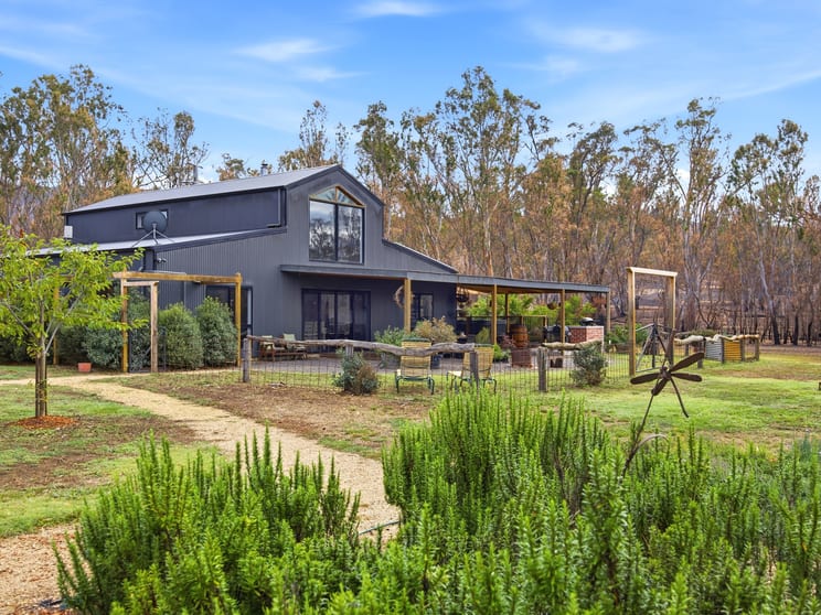 Click to view all images 67 Prospect Lane Alexandra VIC 3714 - Image 2