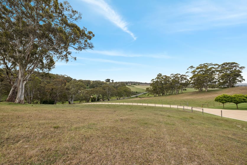 Click to view all images 335 Hawthorn Road Mount Barker SA 5251 - Image 3