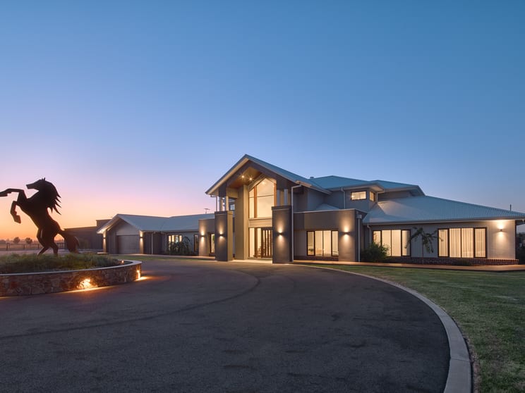Click to view all images 280 Edgar Road Longwarry VIC 3816 - Image 1