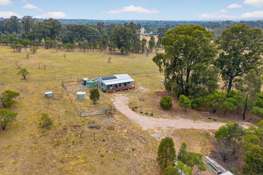 Click to view all images 84 Rifle Range Road Heyfield VIC 3858 - Image 2