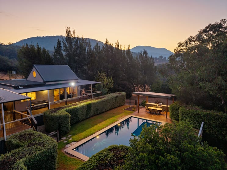 Click to view all images 215 Mount Buffalo Road Porepunkah VIC 3740 - Image 3