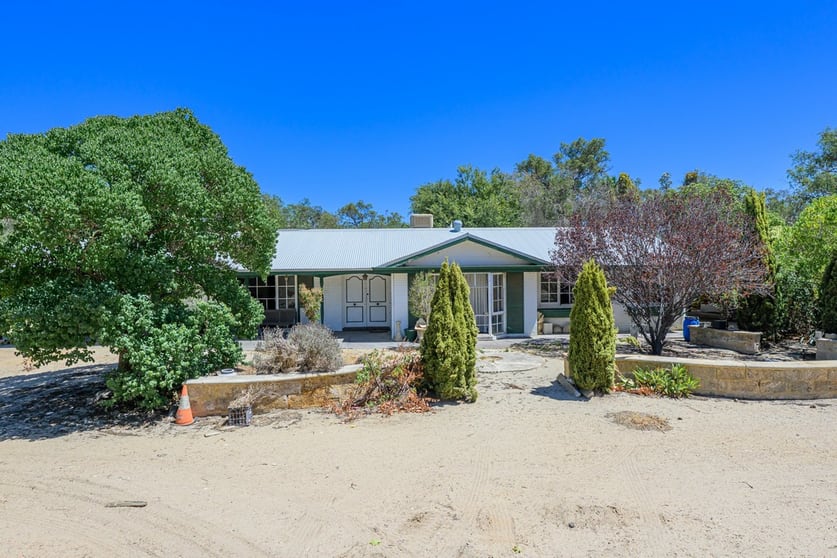 Click to view all images 1825 Great Northern Highway Bullsbrook WA 6084 - Image 2