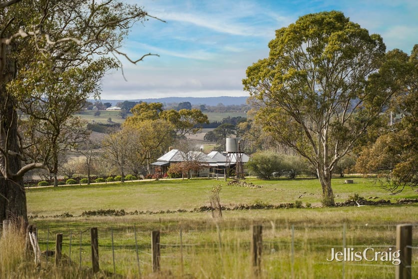 Click to view all images 'Nioka' 30 Minogues Road Kyneton VIC 3444 - Image 2