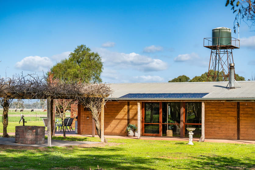 Click to view all images 61 Forest Lane Markwood VIC 3678 - Image 2