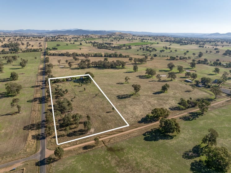 Click to view all images 445 Old Tolmie Road Barwite VIC 3722 - Image 3