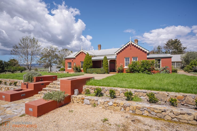 Click to view all images 119 Millpost Lane Bungendore NSW 2621 - Image 2