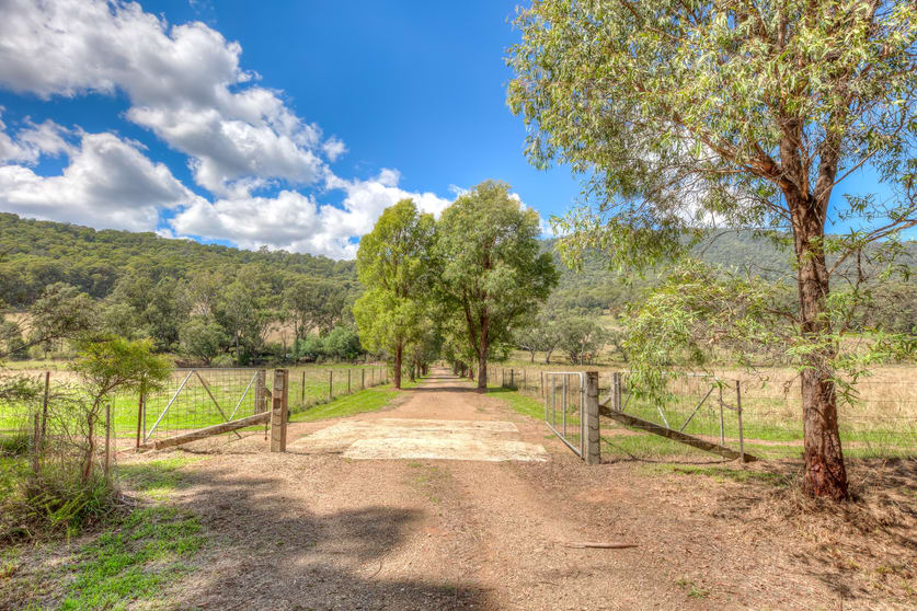Click to view all images 35 Pinch Gut Lane Harrietville VIC 3741 - Image 3