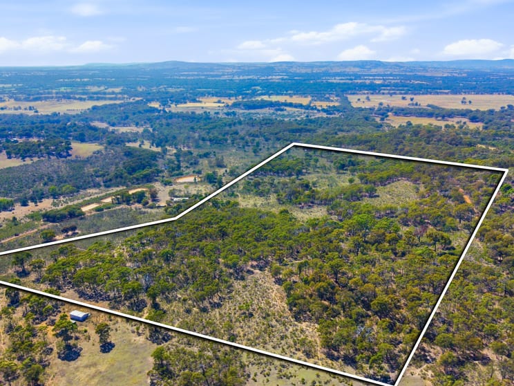 Click to view all images 15 Moulton Court Northwood VIC 3660 - Image 2