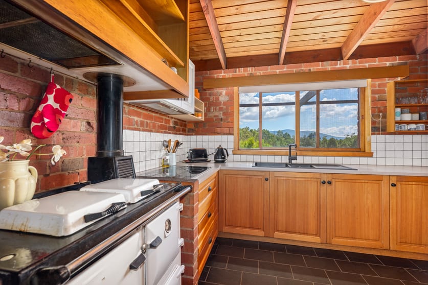 Click to view all images 118 Mahon Lane Yackandandah VIC 3749 - Image 2