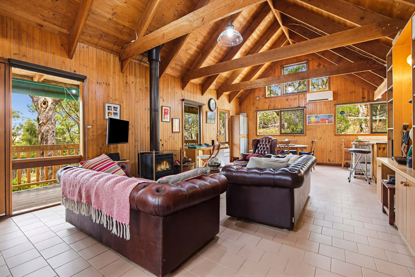 Click to view all images 940 Dairy Flat Road Heathcote South VIC 3523 - Image 2