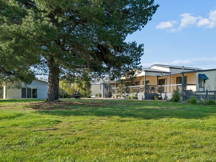Click to view all images 550 Howes Creek Road Mansfield VIC 3722 - Image 2