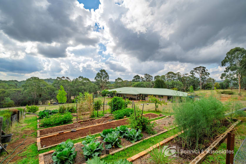 Click to view all images 170 Old Stanley Road Beechworth VIC 3747 - Image 2