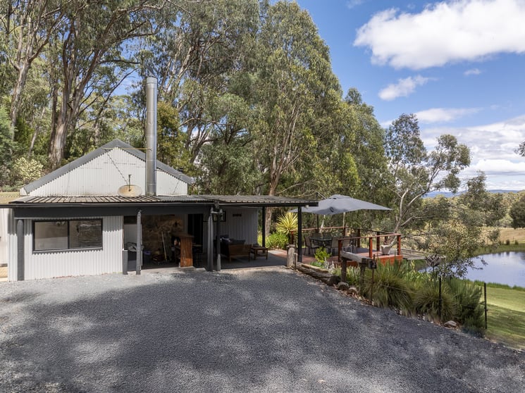 Click to view all images 2596 Mansfield-Whitfield Road Tolmie VIC 3723 - Image 3