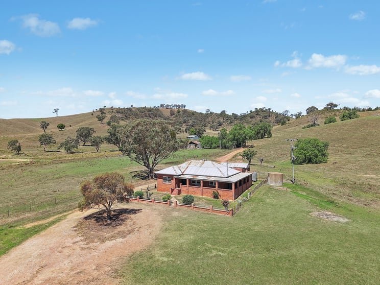 Click to view all images 305 Yarrabin Road Mudgee NSW 2850 - Image 2