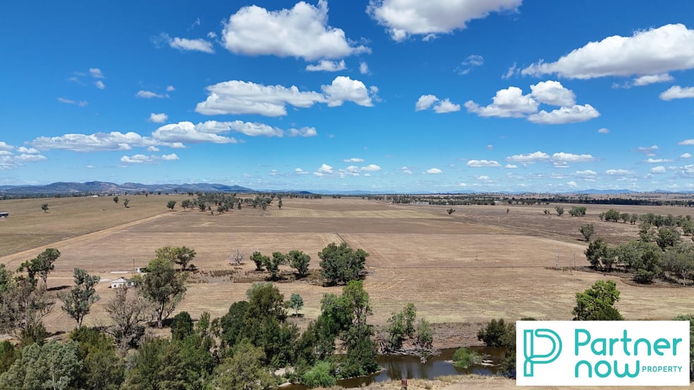 Click to view all images 37 Evans Lane Tamworth NSW 2340 - Image 2