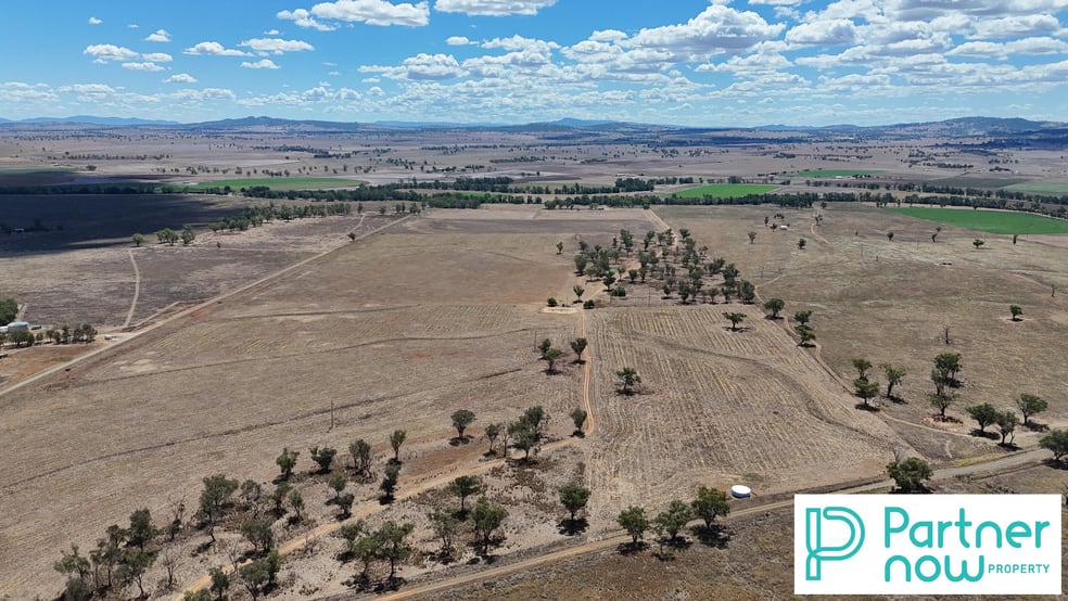 Click to view all images 37 Evans Lane Tamworth NSW 2340 - Image 3