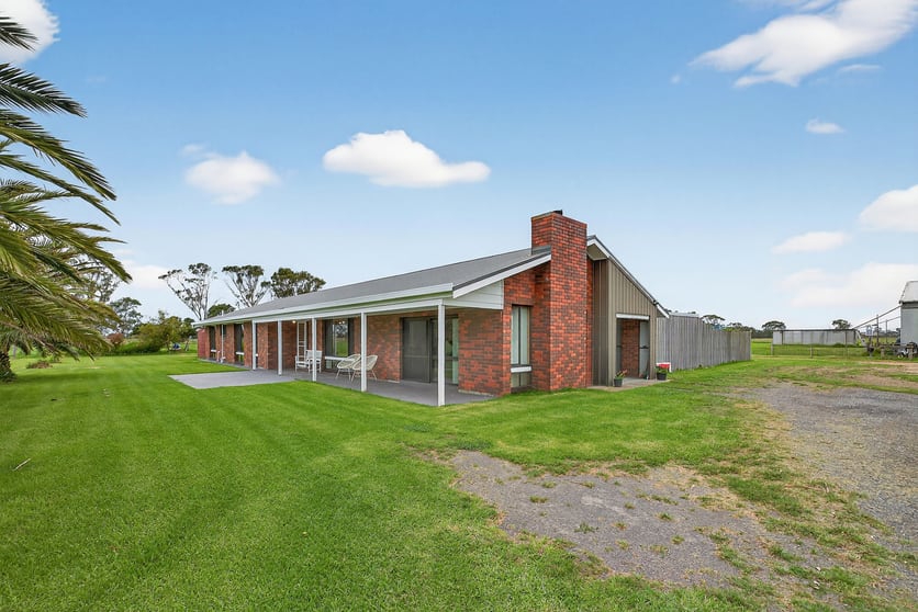 Click to view all images 961 Sale-Toongabbie Road Winnindoo VIC 3858 - Image 2