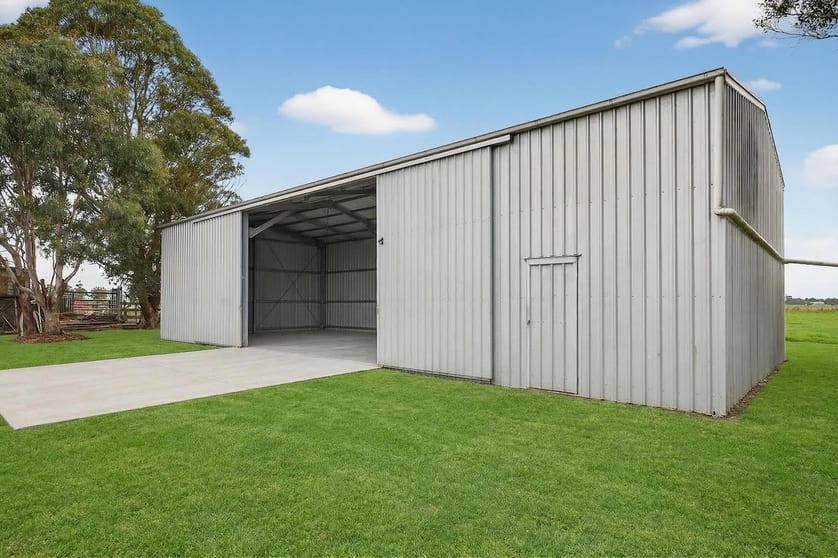 Click to view all images 961 Sale-Toongabbie Road Winnindoo VIC 3858 - Image 3
