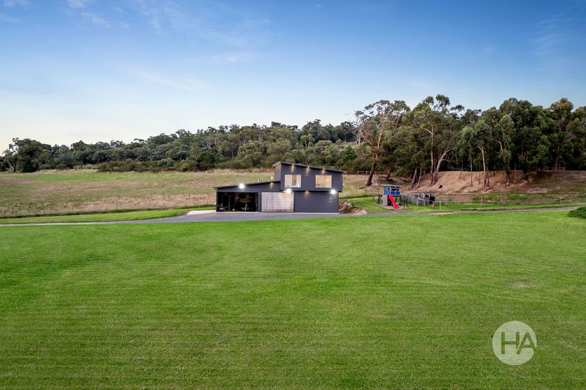 Click to view all images 468 Bessie Creek Road Nar Nar Goon North VIC 3812 - Image 2
