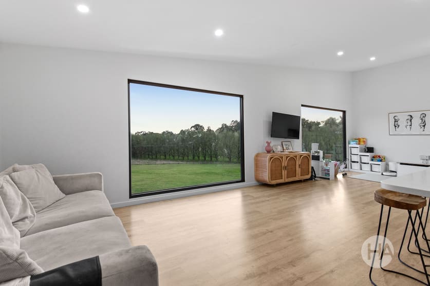 Click to view all images 468 Bessie Creek Road Nar Nar Goon North VIC 3812 - Image 3