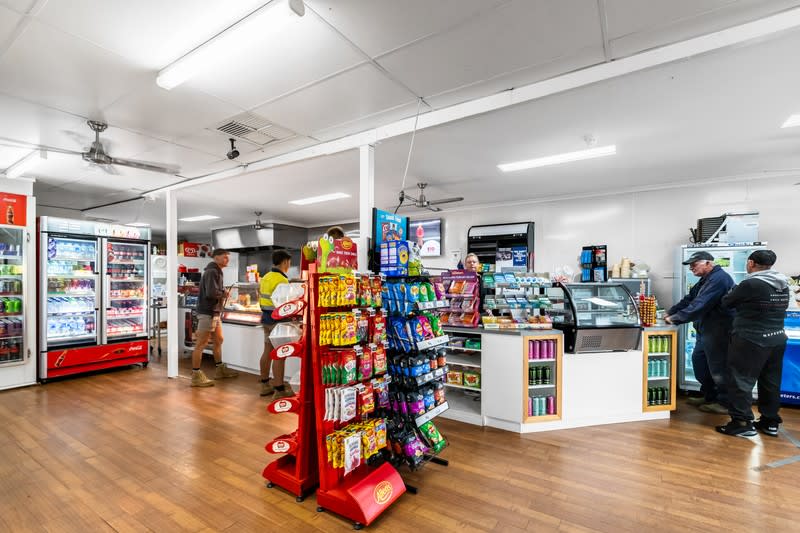 Click to view all images 2139 Fifteenth Street (irymple General Store) Irymple VIC 3498 - Image 2