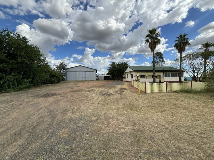 Click to view all images 15 Upper Bowen Street Roma QLD 4455 - Image 1