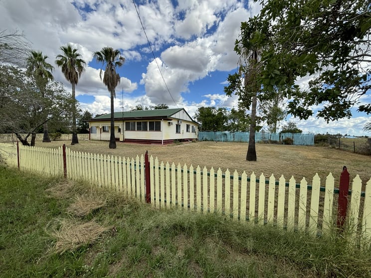 Click to view all images 15 Upper Bowen Street Roma QLD 4455 - Image 2