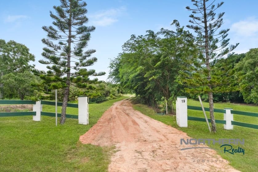 Click to view all images 19, 91 Paul James Drive Nome QLD 4816 - Image 2
