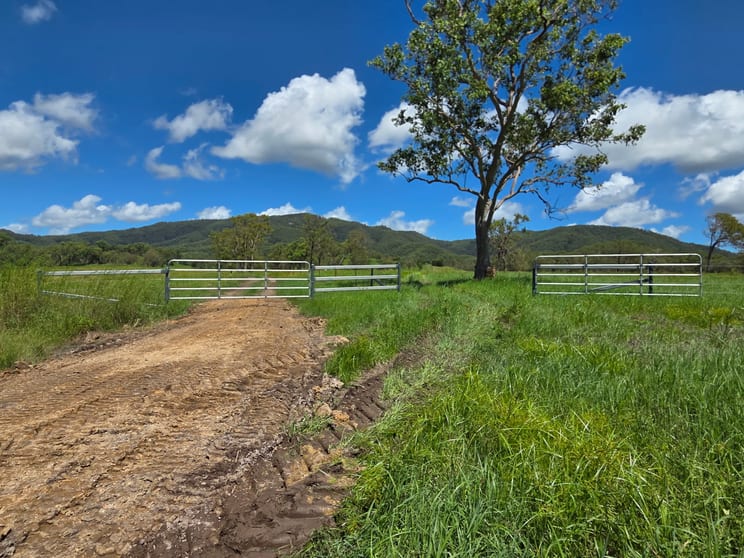 Click to view all images 1863 Sarina Homebush Road Oakenden QLD 4741 - Image 3