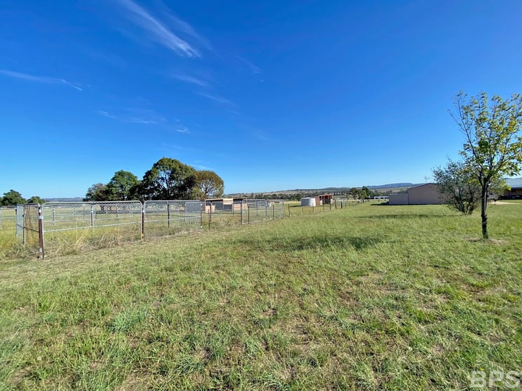 Click to view all images 10 Frog Rock Rd Mudgee NSW 2850 - Image 2
