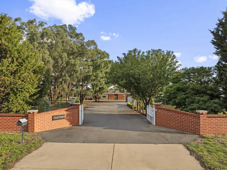 Click to view all images 14 Burgan Drive Springvale NSW 2650 - Image 3