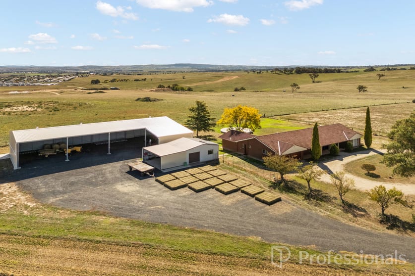 Click to view all images 73 Clairvaux Lane Kelso NSW 2795 - Image 2