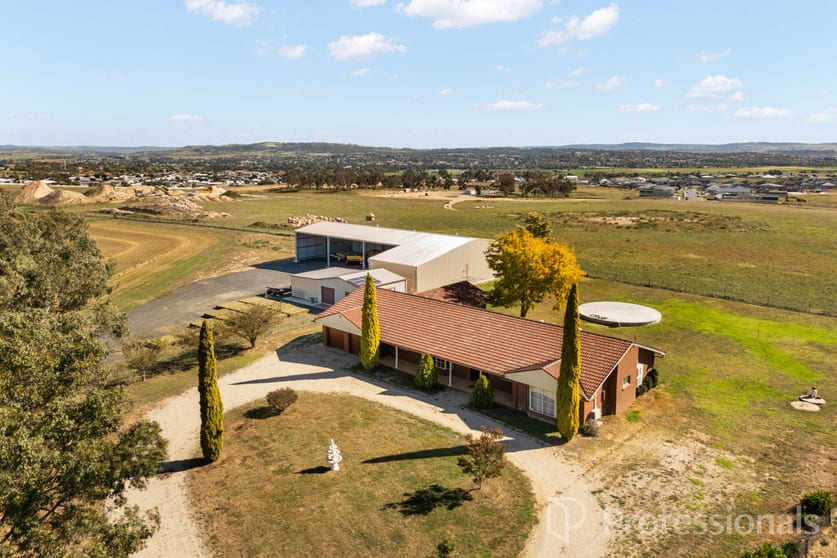 Click to view all images 73 Clairvaux Lane Kelso NSW 2795 - Image 3