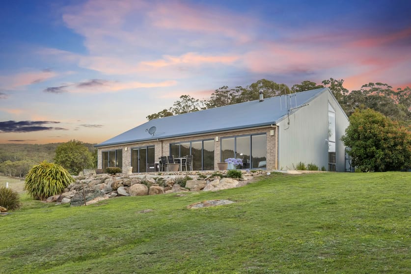 Click to view all images 507 Harolds Cross Road Captains Flat NSW 2623 - Image 2