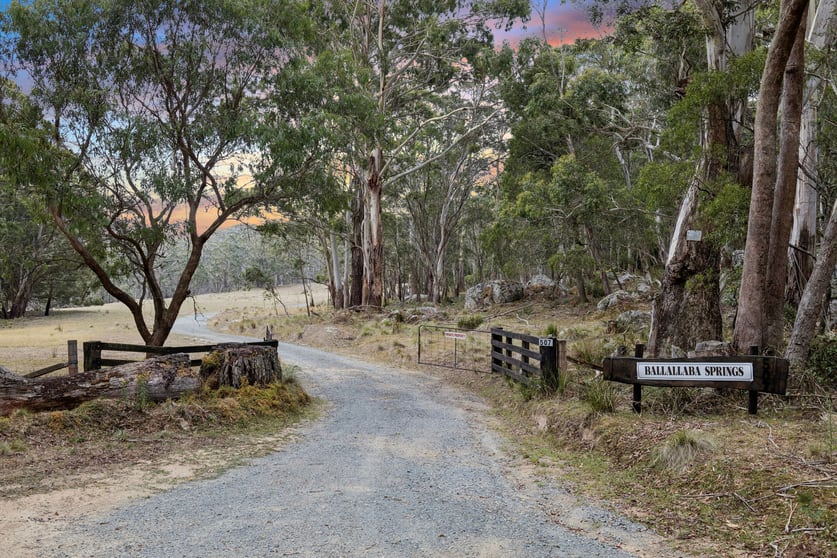 Click to view all images 507 Harolds Cross Road Captains Flat NSW 2623 - Image 1