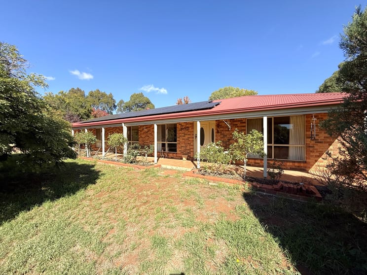 Click to view all images 216 Good Friday Gully Road Maimuru via Young NSW 2594 - Image 2