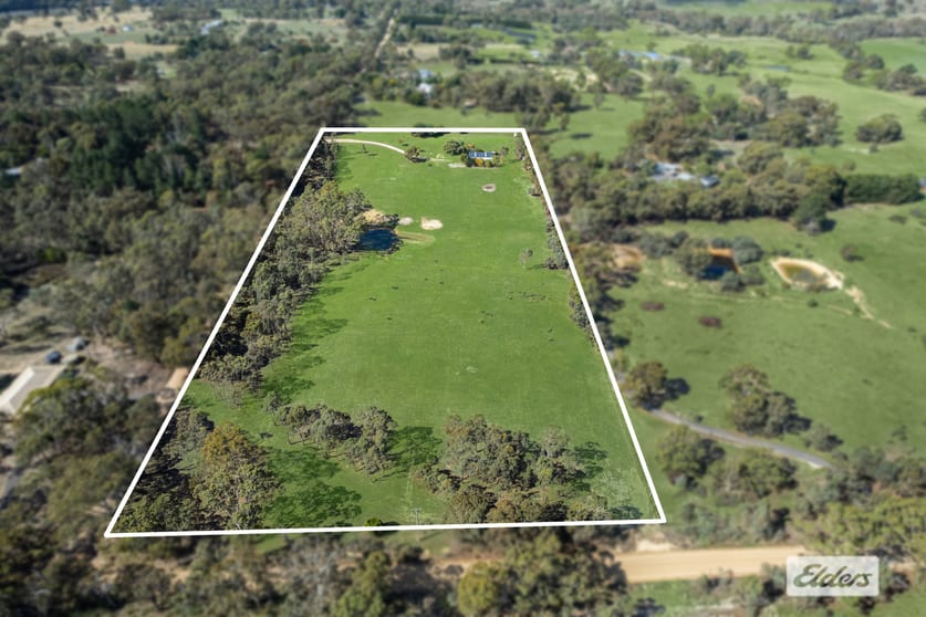 Click to view all images 30 Phillips Road Taradale VIC 3447 - Image 2