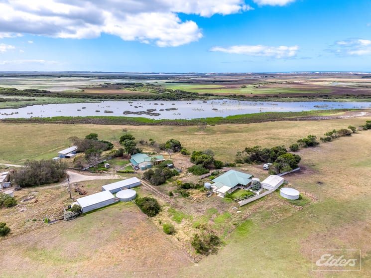 Click to view all images 1408A Randell Road Hindmarsh Island SA 5214 - Image 1