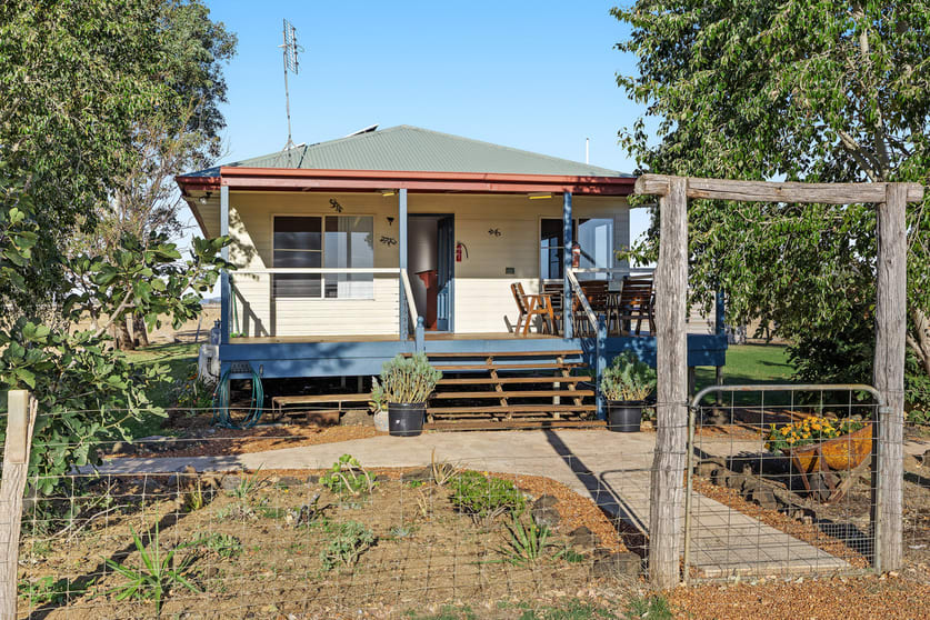 Click to view all images 122 Spring Creek Road Spring Creek QLD 4361 - Image 2