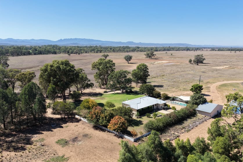 Click to view all images 18258 Kamilaroi Highway Narrabri NSW 2390 - Image 2